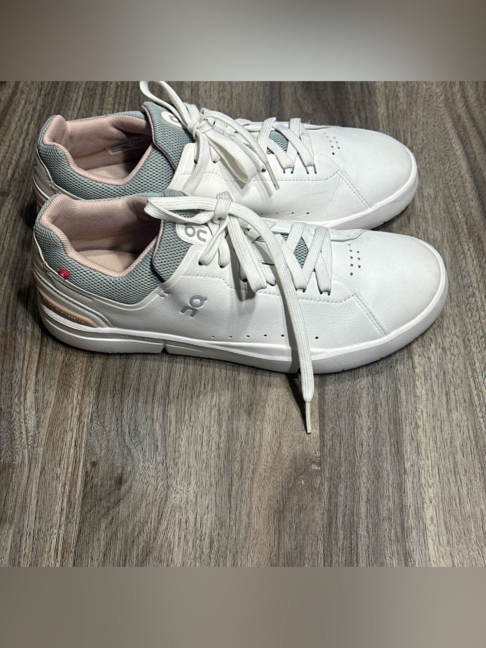 On Running Women's White Sneakers with Light Pink Lining - Picture 4 of 16